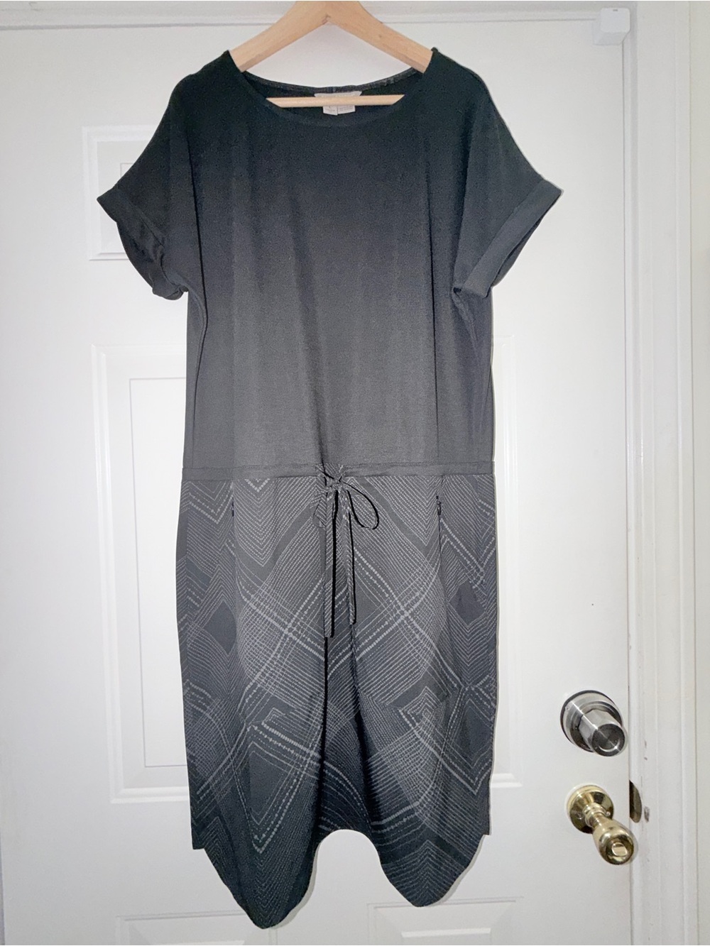 Royal Robbin Classic Black Short-Sleeve Drawstring Waist Dress. Sz L